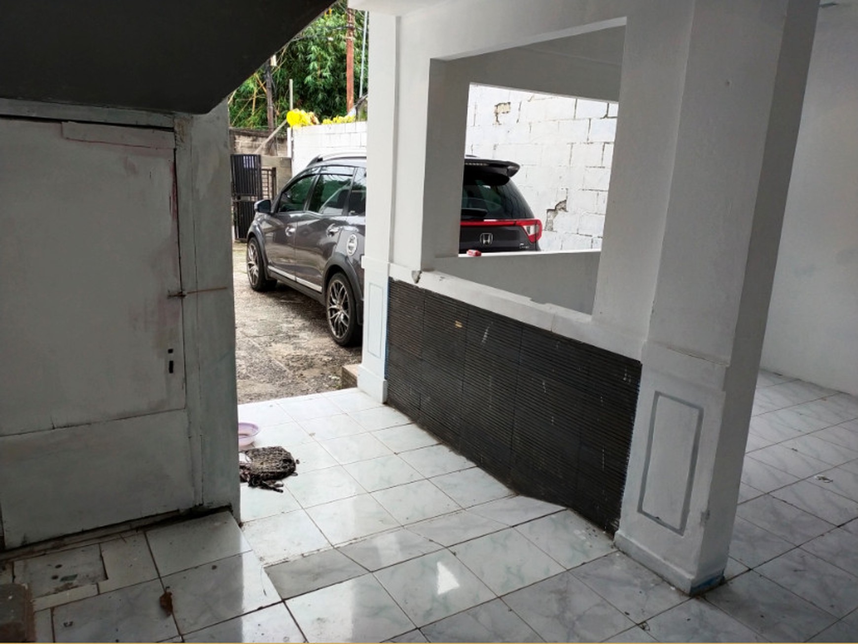 Rumah Bangunan Lama , 2 Lantai, Lokasi Strategis di Mampang Prapatan , Jakarta Selatan