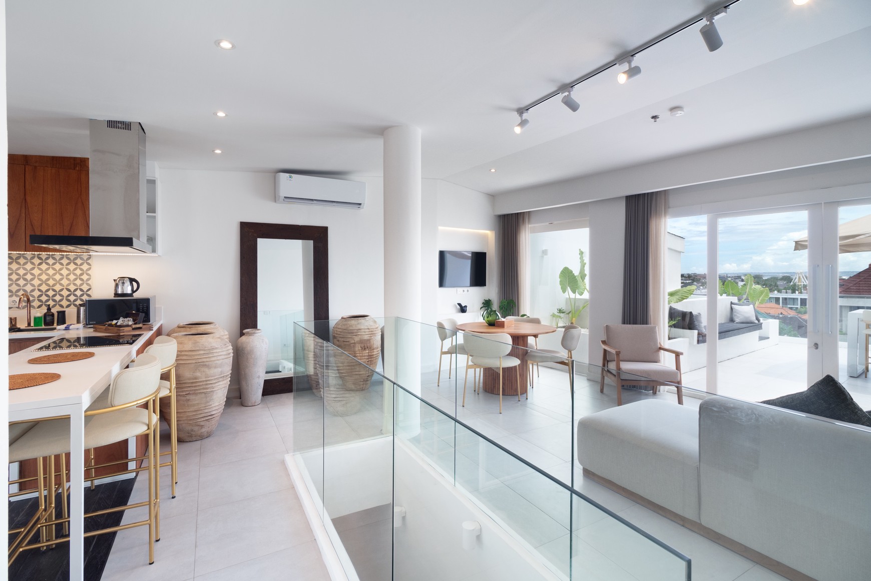 Leasehold - Endless Ocean Views from Your Private Rooftop Jacuzzi - Canggu Penthouse, Bali
