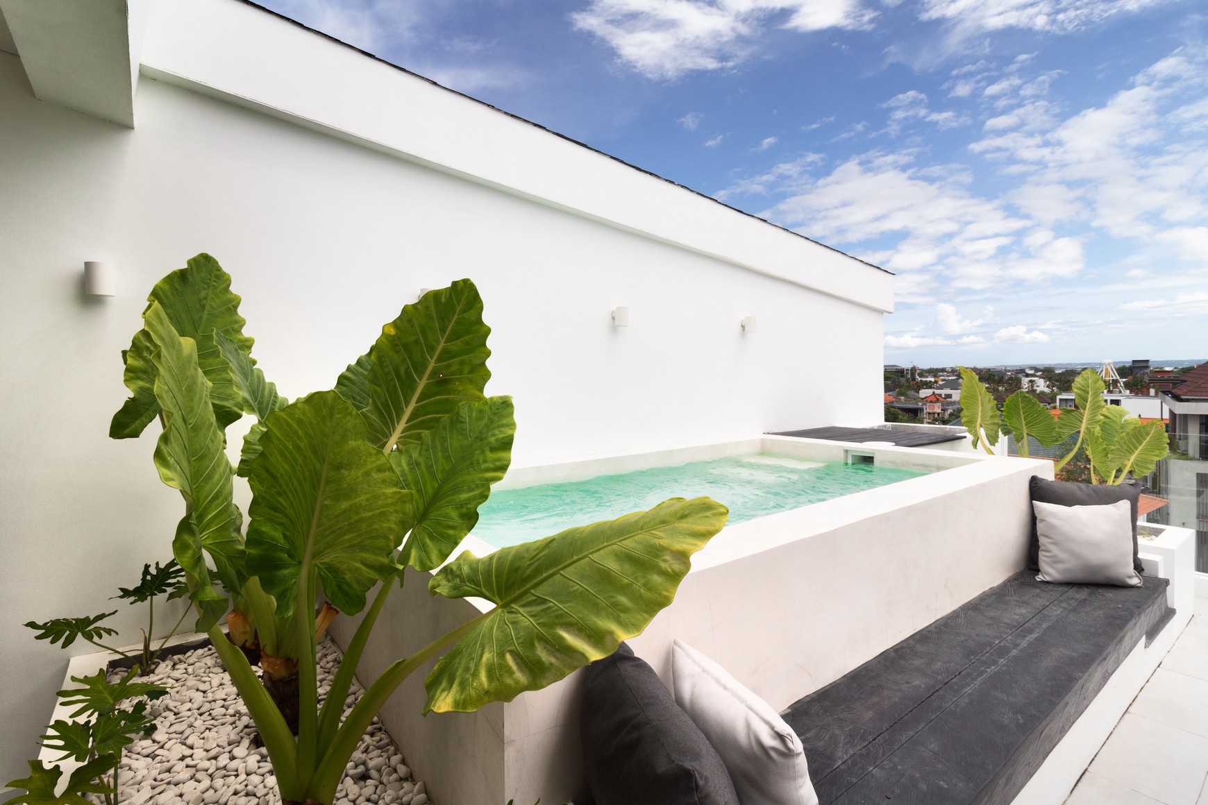 Leasehold - Endless Ocean Views from Your Private Rooftop Jacuzzi - Canggu Penthouse, Bali