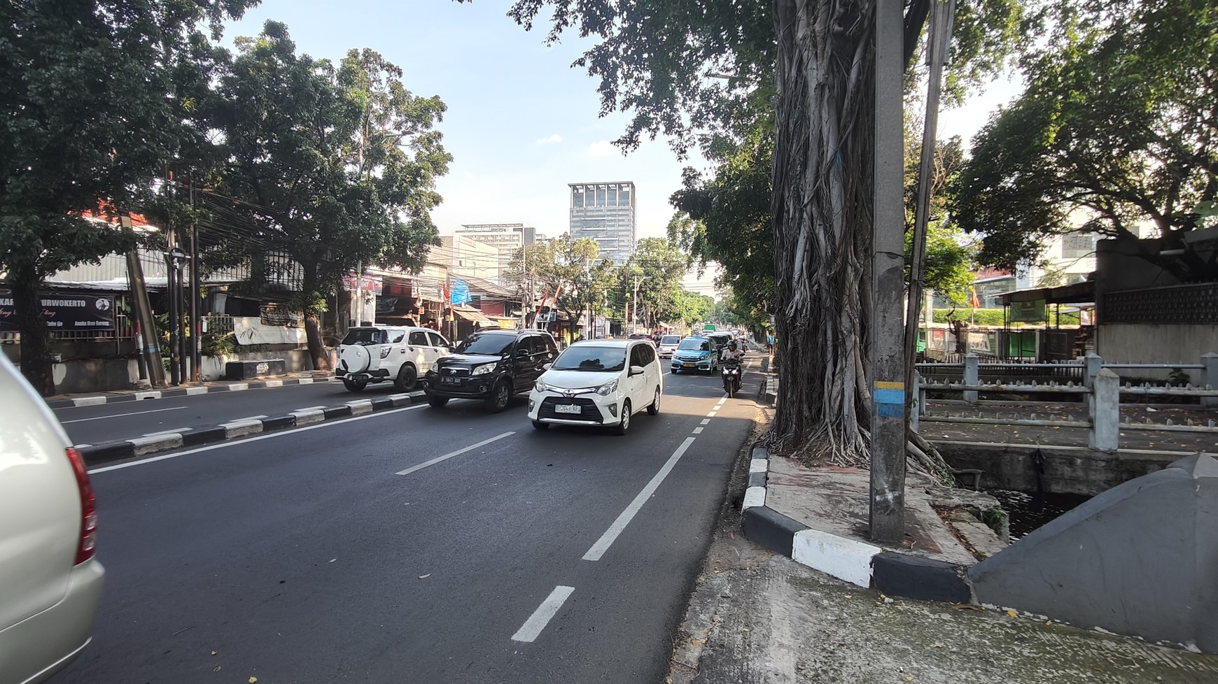Ruko Strategis di jual untuk kantor - UNIT F di CBD Pasar Minggu - Jakarta Selatan 