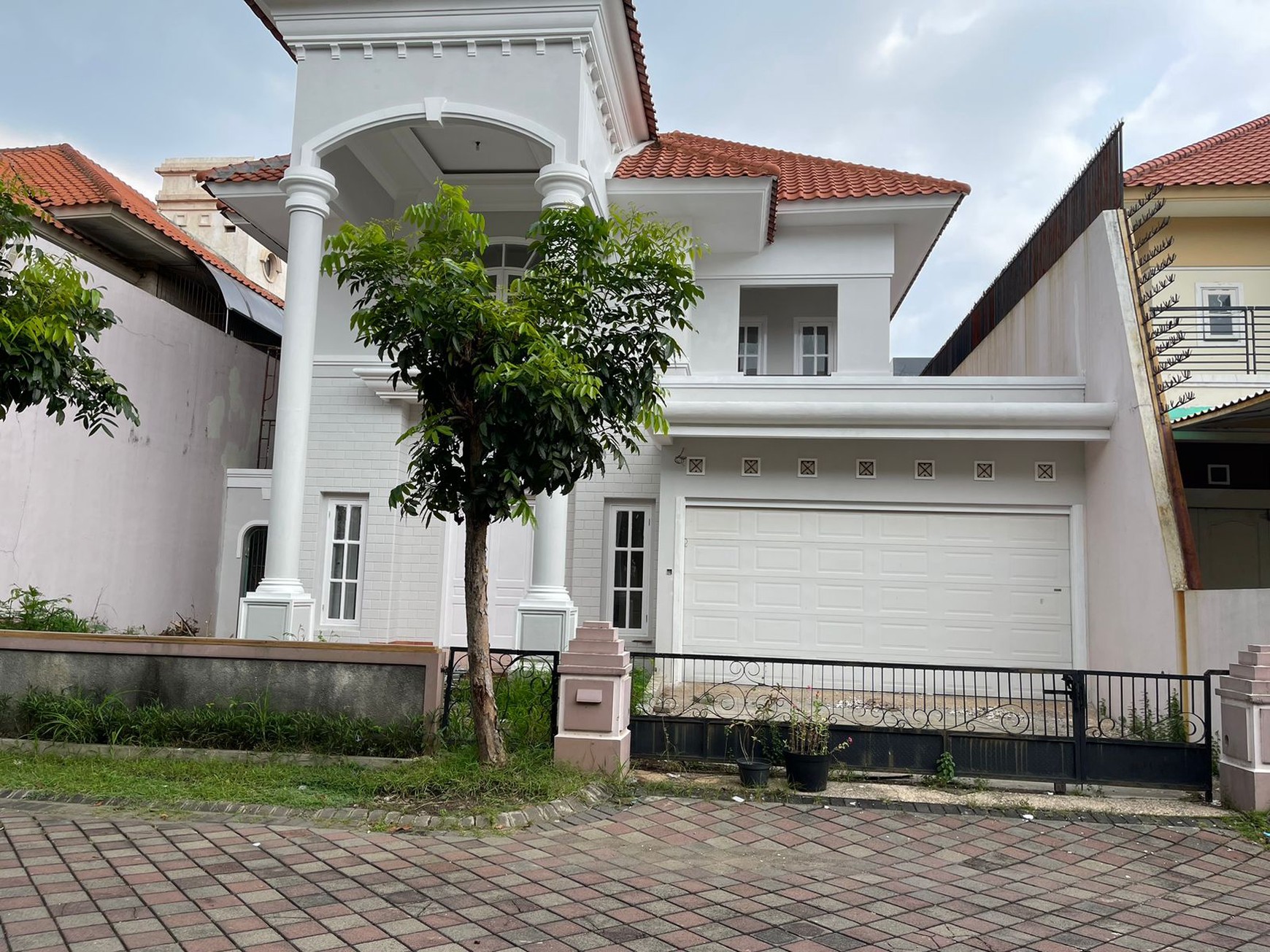 Rumah Dekat Kampus Mewah 2 Lantai Regency 21 Keputih