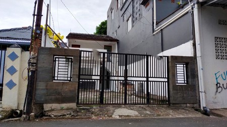Rumah Bangunan Lama , 2 Lantai di Mampang Prapatan , Jakarta Selatan Nego sampai Deal