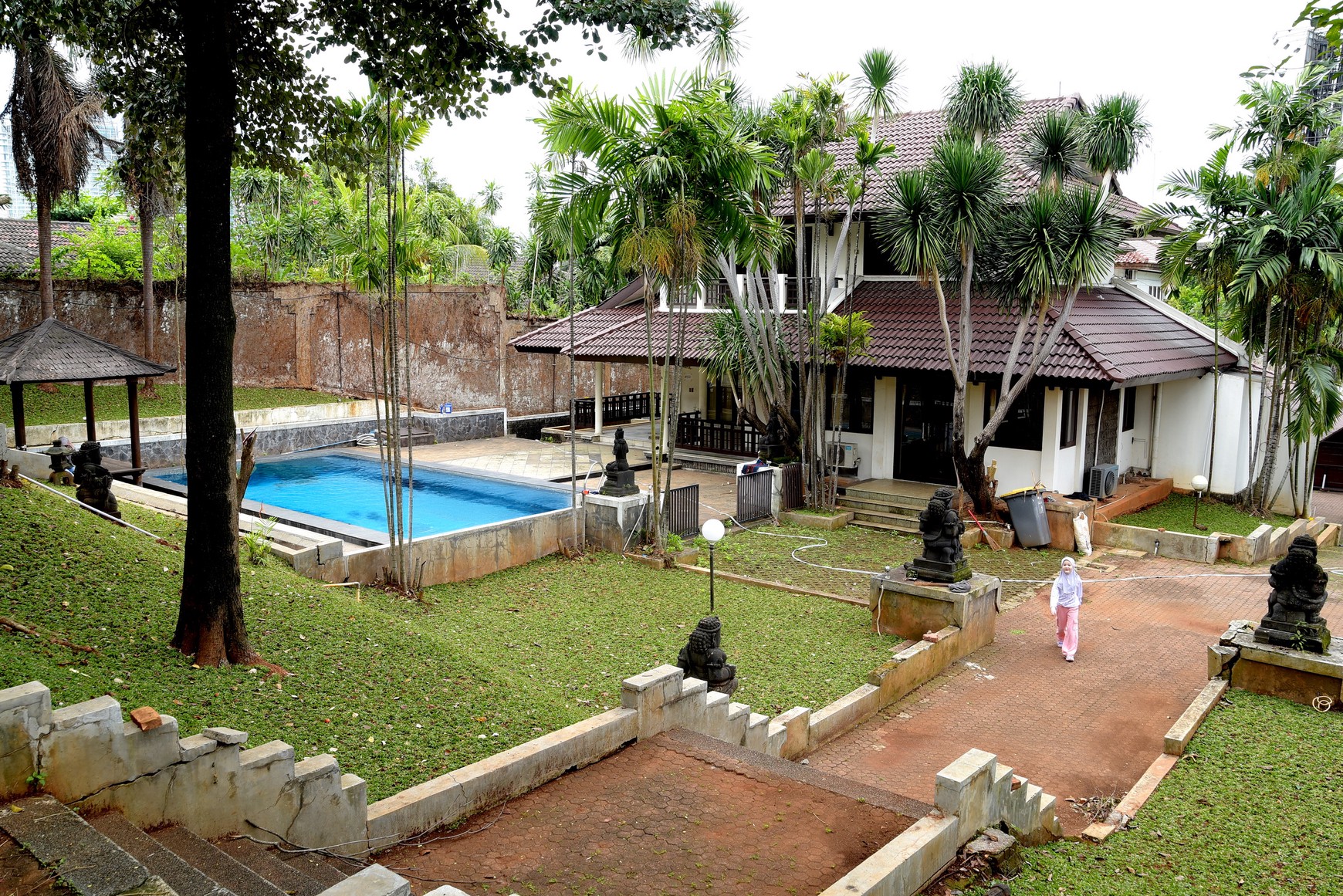 Rumah 2 Lantai dengan Halaman Luas di Antasari Lokasi Strategis , Nyaman dan Asri