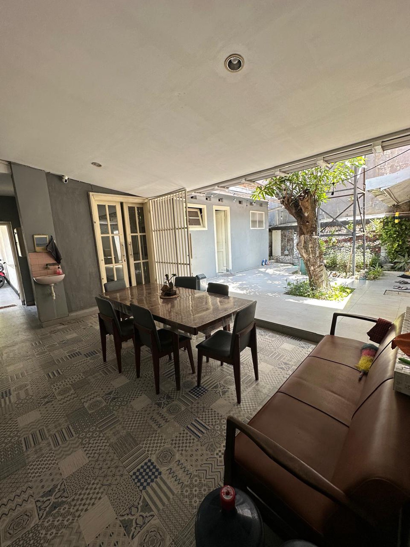 Dijual / Disewakan Rumah Jalan Bawean - Gubeng - Surabaya Pusat Kota - Cantik Kuno Instagramable Dekat Jalan Sulawesi, Flores