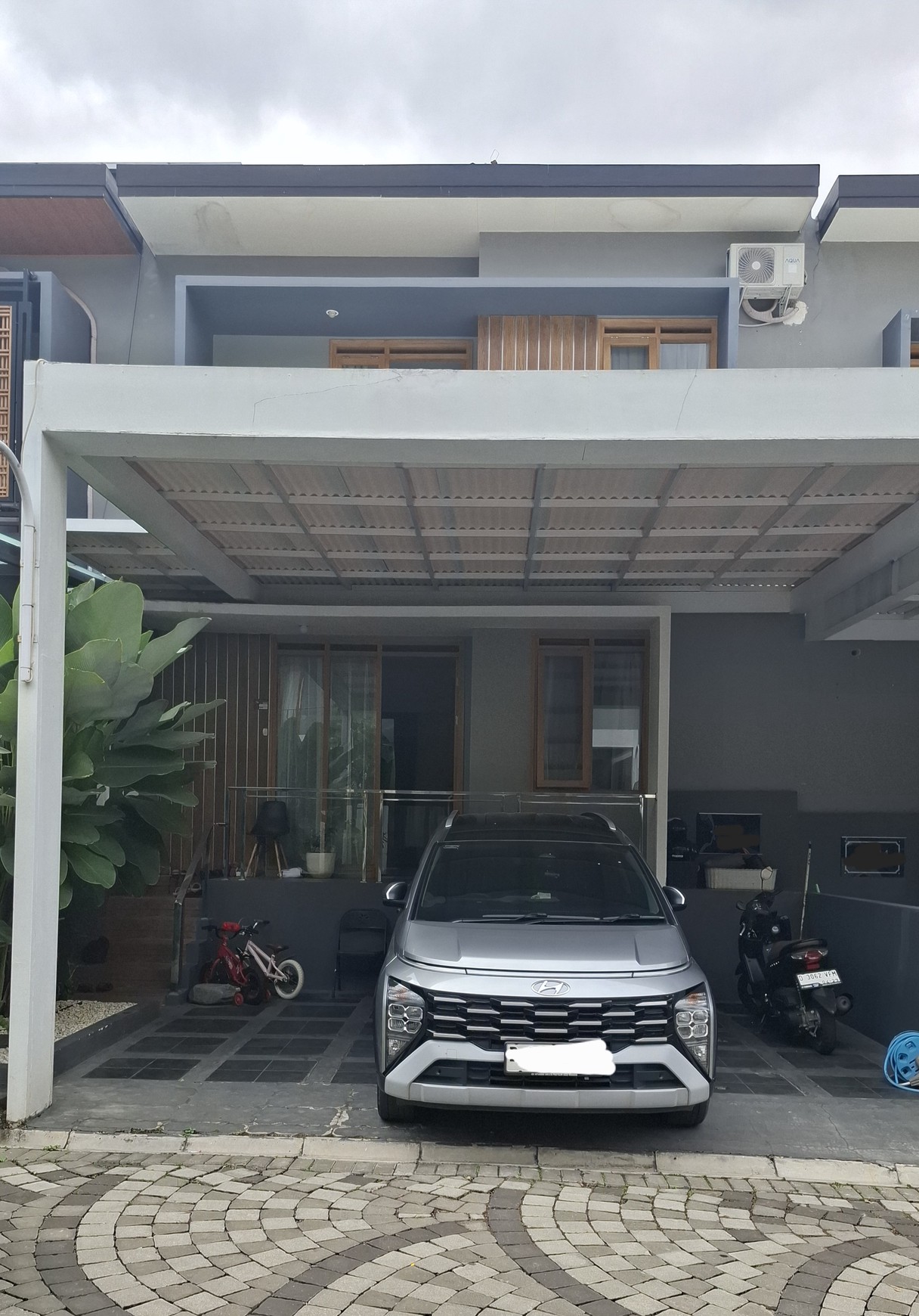 Rumah 2 lantai semi furnished daerah sejuk Awiligar