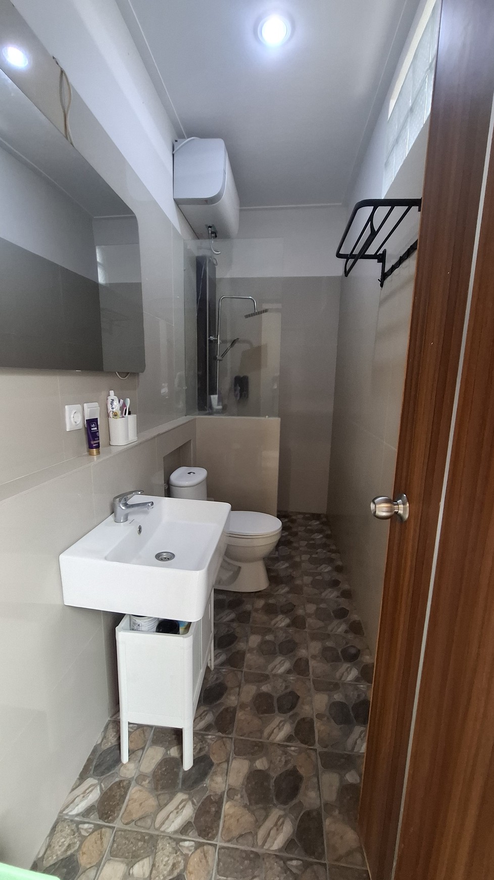 Rumah 2 lantai semi furnished daerah sejuk Awiligar