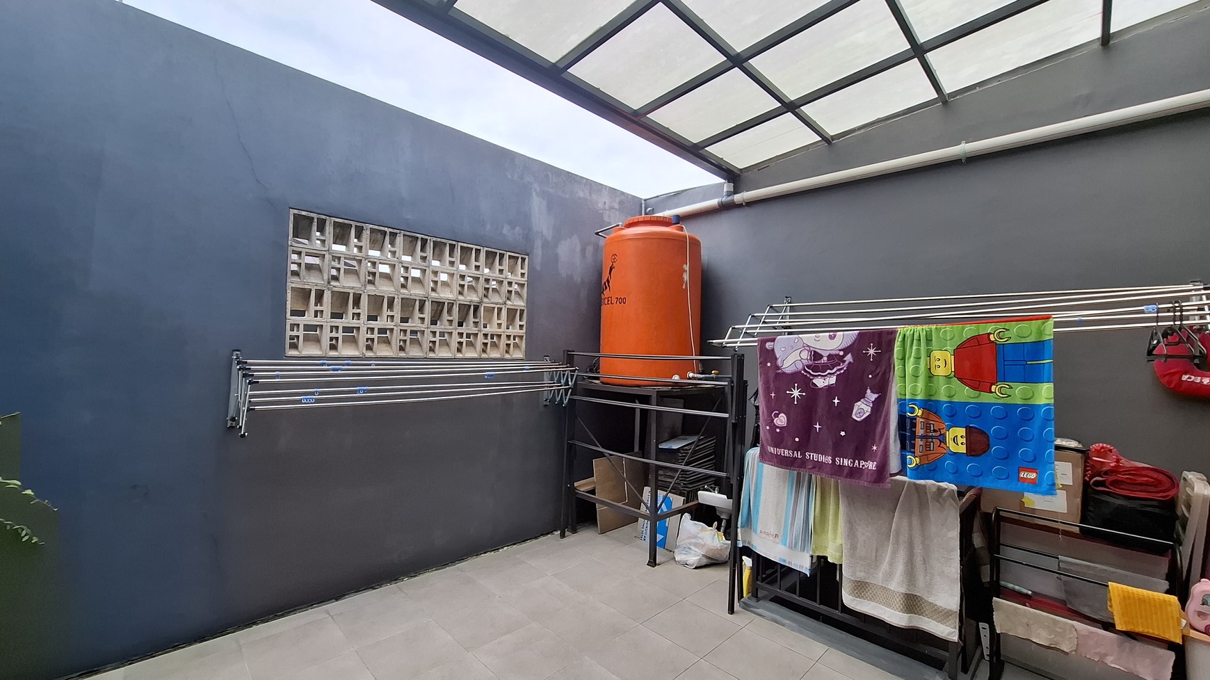Rumah 2 lantai semi furnished daerah sejuk Awiligar