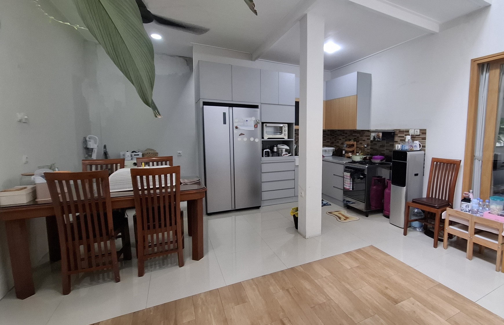 Rumah 2 lantai semi furnished daerah sejuk Awiligar