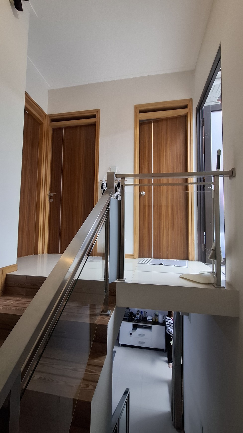 Rumah 2 lantai semi furnished daerah sejuk Awiligar