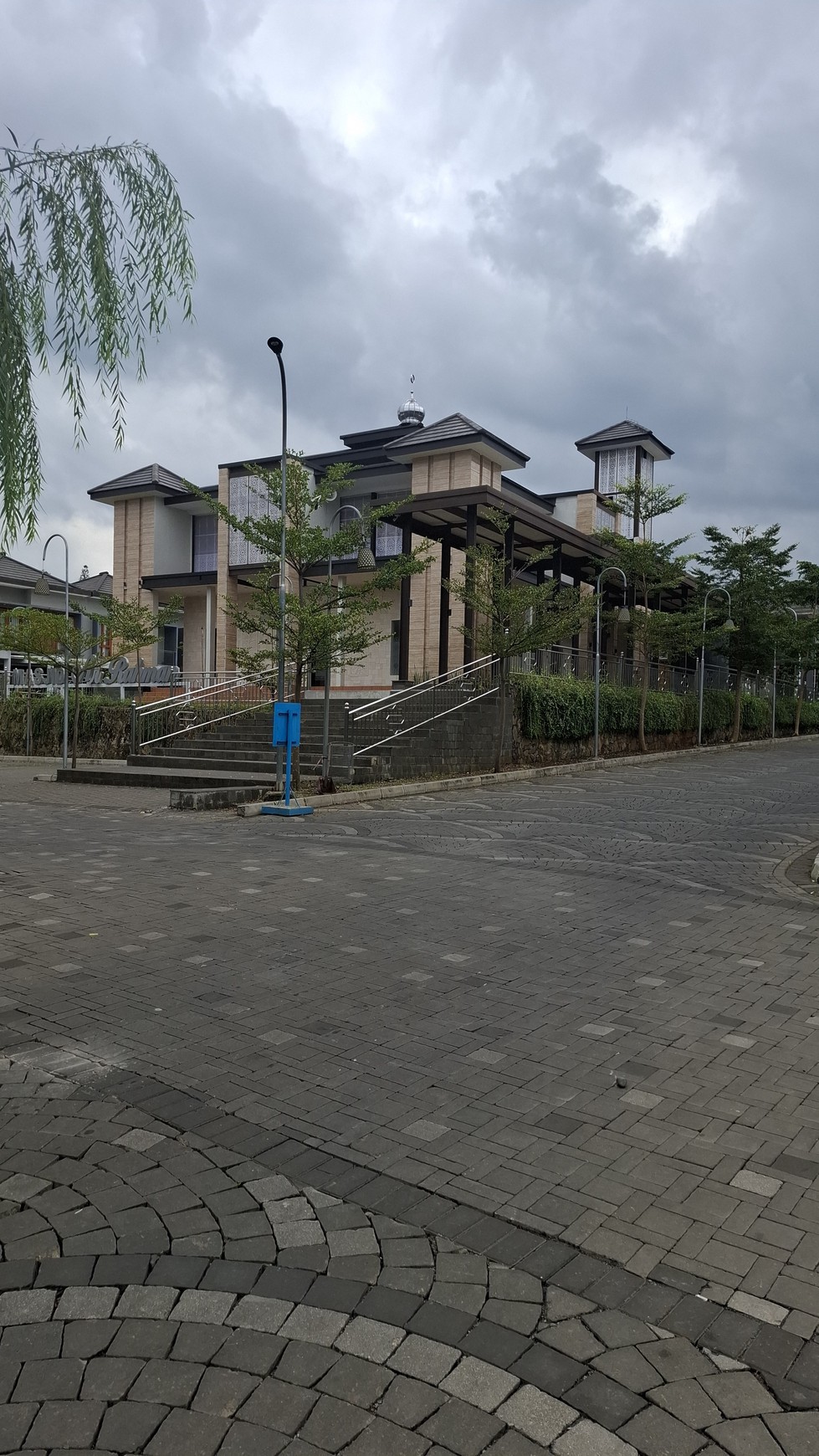 Rumah 2 lantai semi furnished daerah sejuk Awiligar
