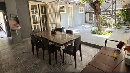 Disewakan 435 m2  Rumah Surabaya Pusat  Jalan Bawean - Gubeng - Komersial area - Cantik Kuno Instagramable Dekat Jalan Sulawesi, Flores
