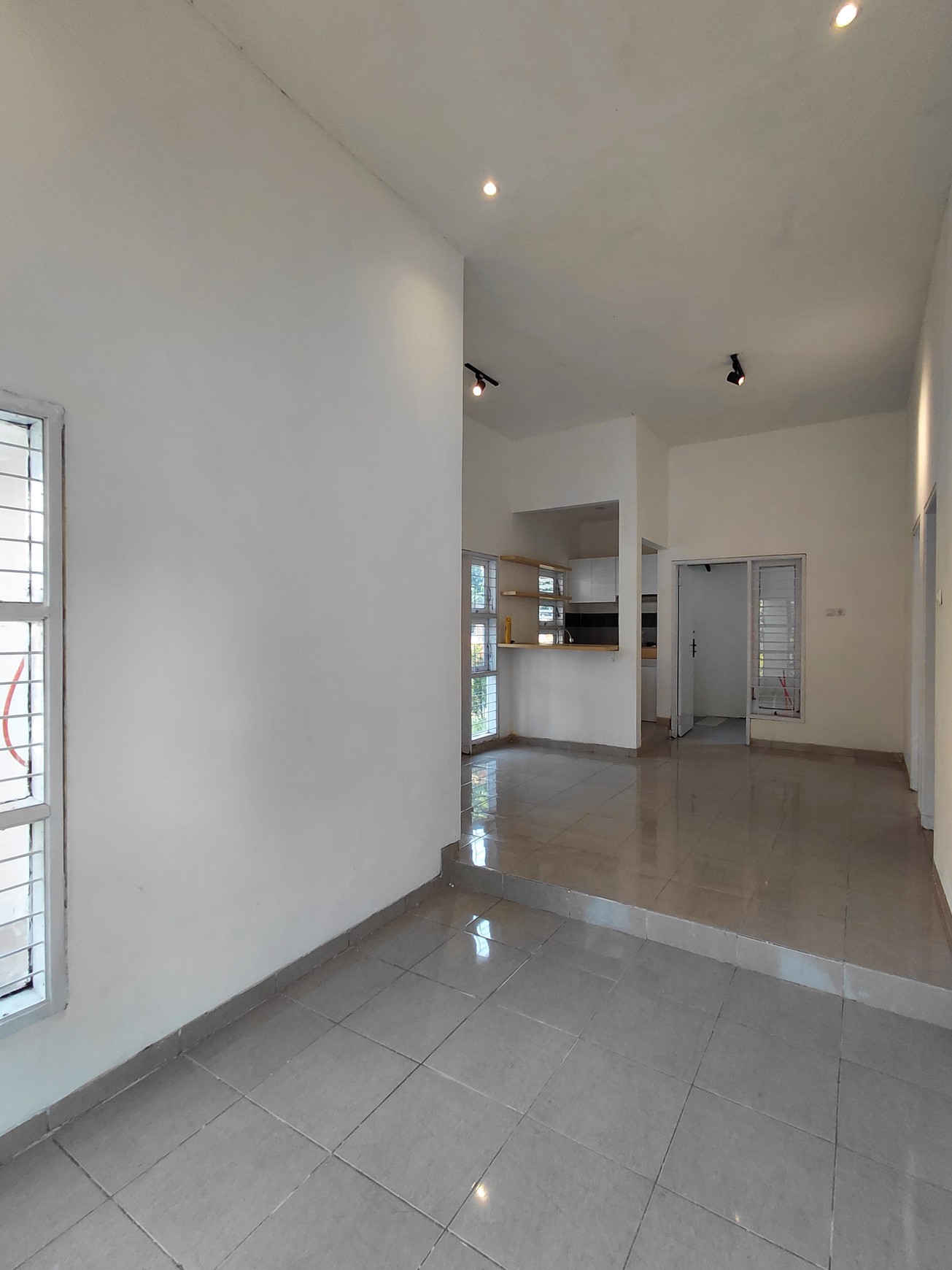 Sewa rumah kontrakan murah cluster puri Safira menganti gresik Furnished, Hook & Murah