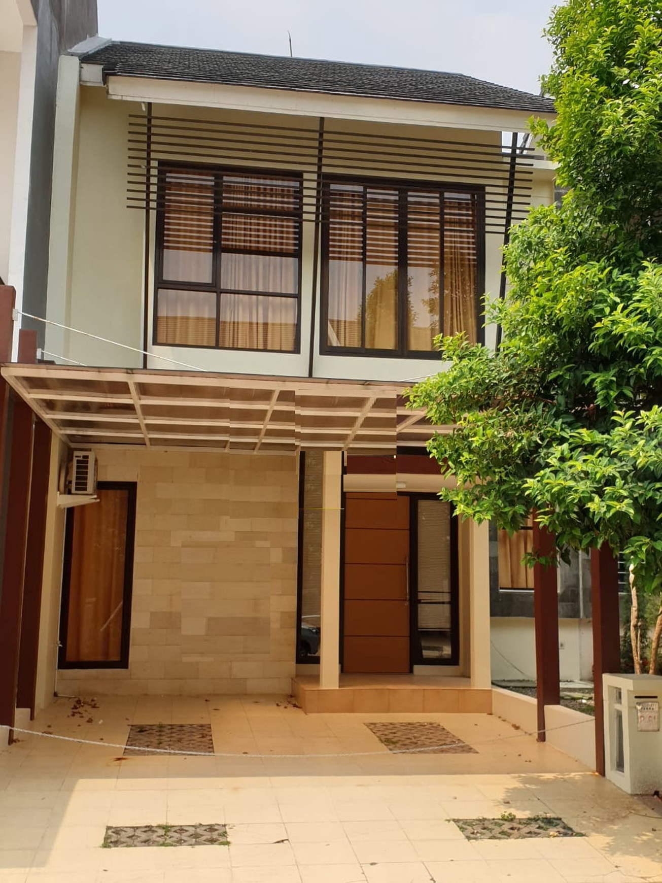 Rumah siap huni di Bintaro Jaya 9.