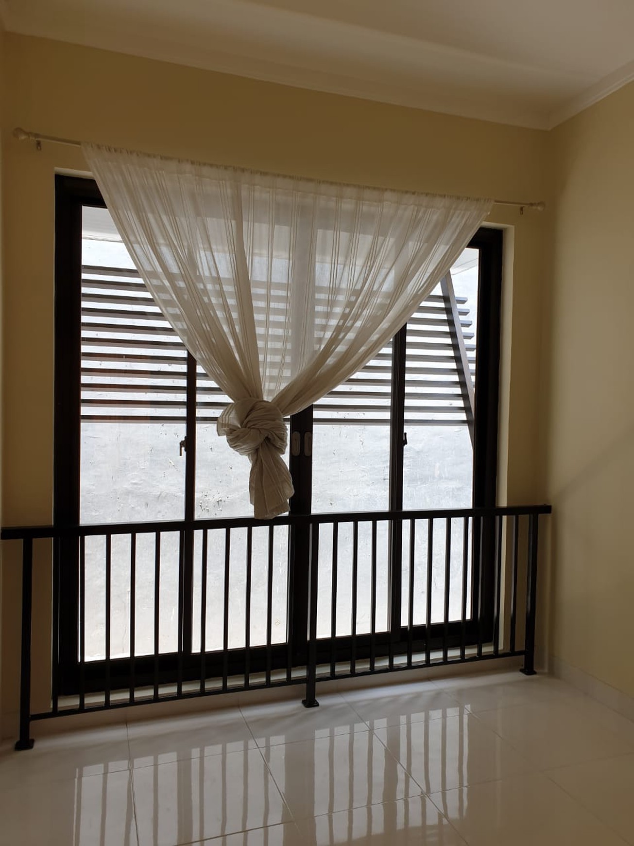 Rumah siap huni di Bintaro Jaya 9.