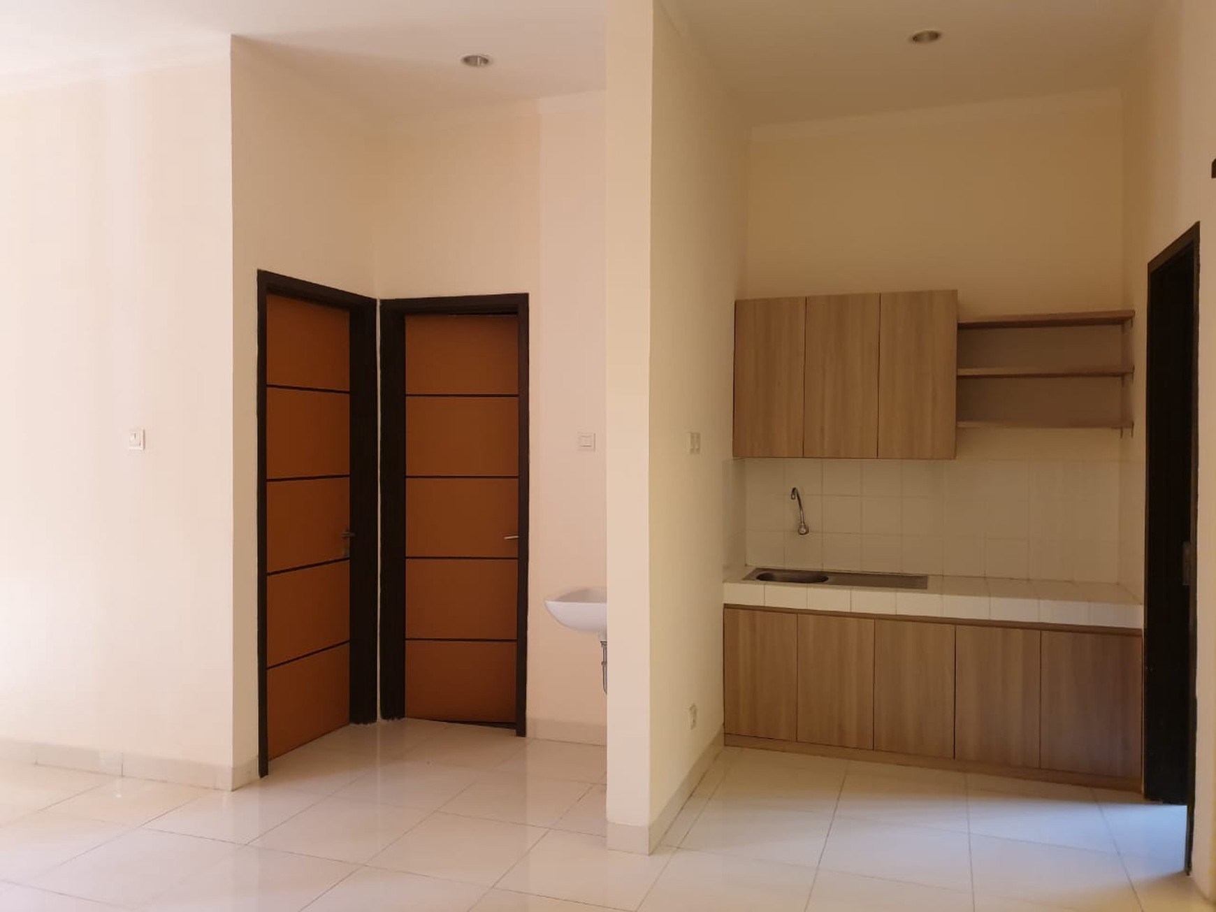 Rumah siap huni di Bintaro Jaya 9.