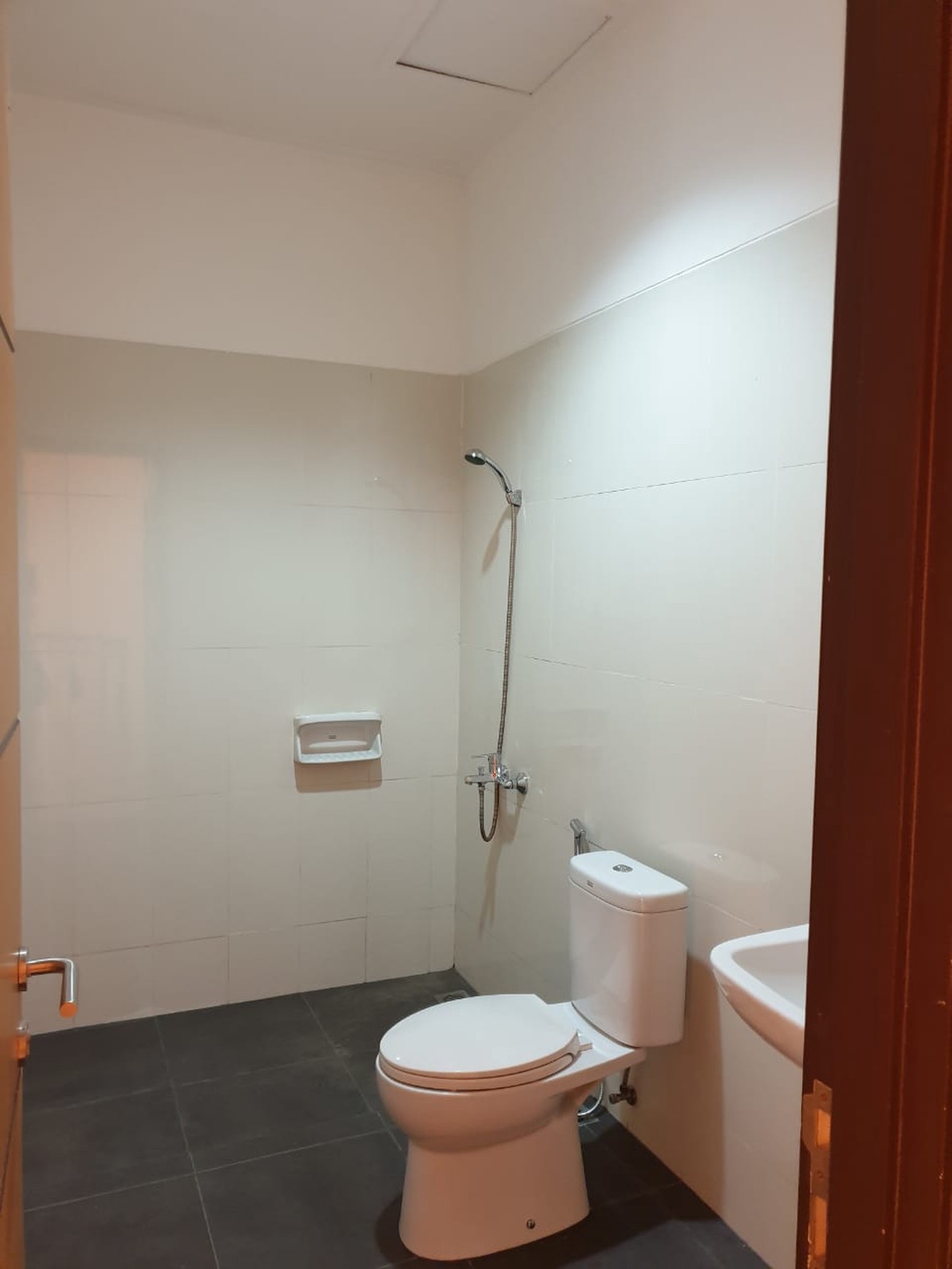 Rumah siap huni di Bintaro Jaya 9.