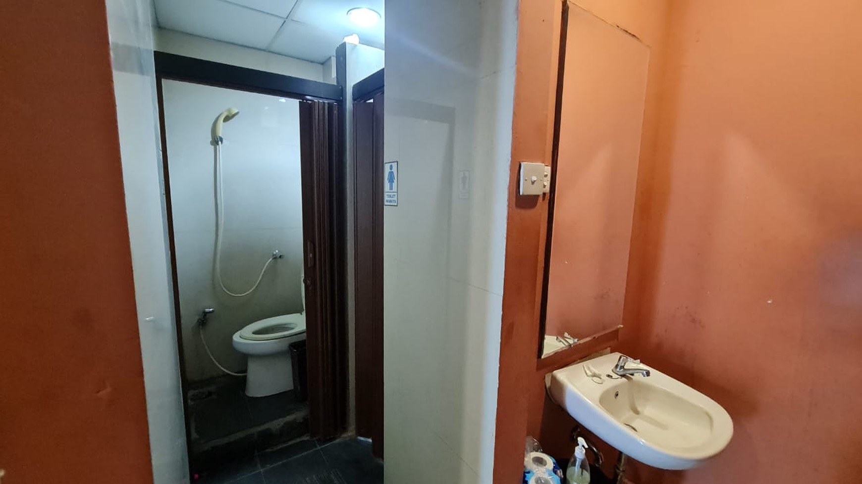 Rumah Hitung Tanah Area Cipete