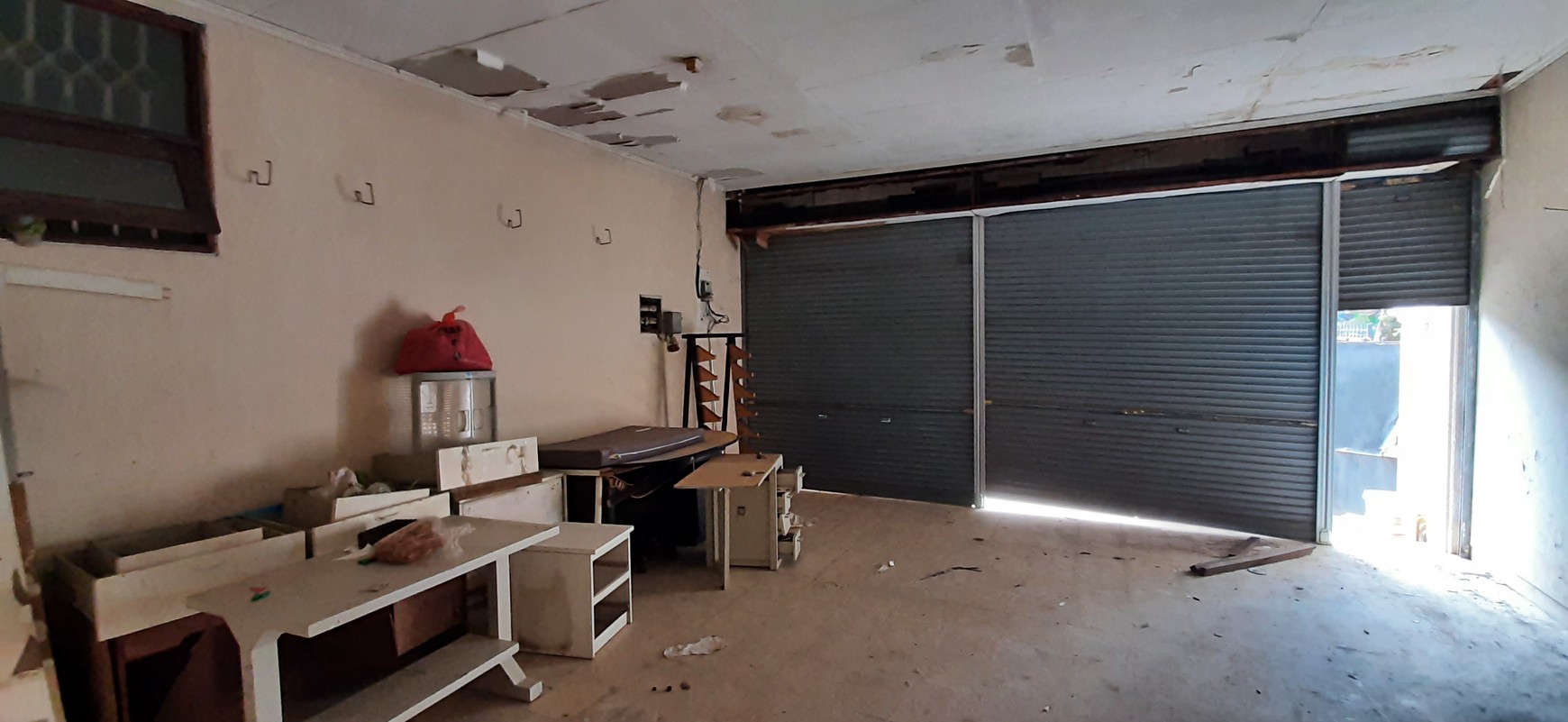 Tanah Bonus Rumah Lama dengan Private Pool di Kemang