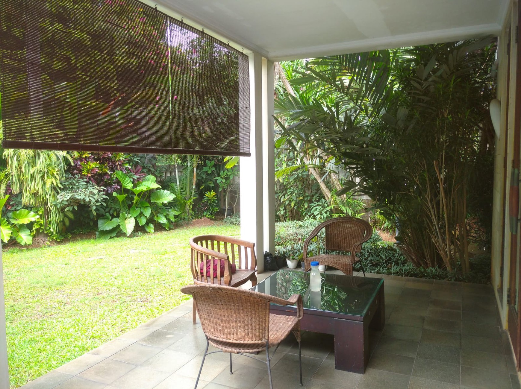 RUMAH MEWAH DIKEMANG DENGAN SWIMMING POOL