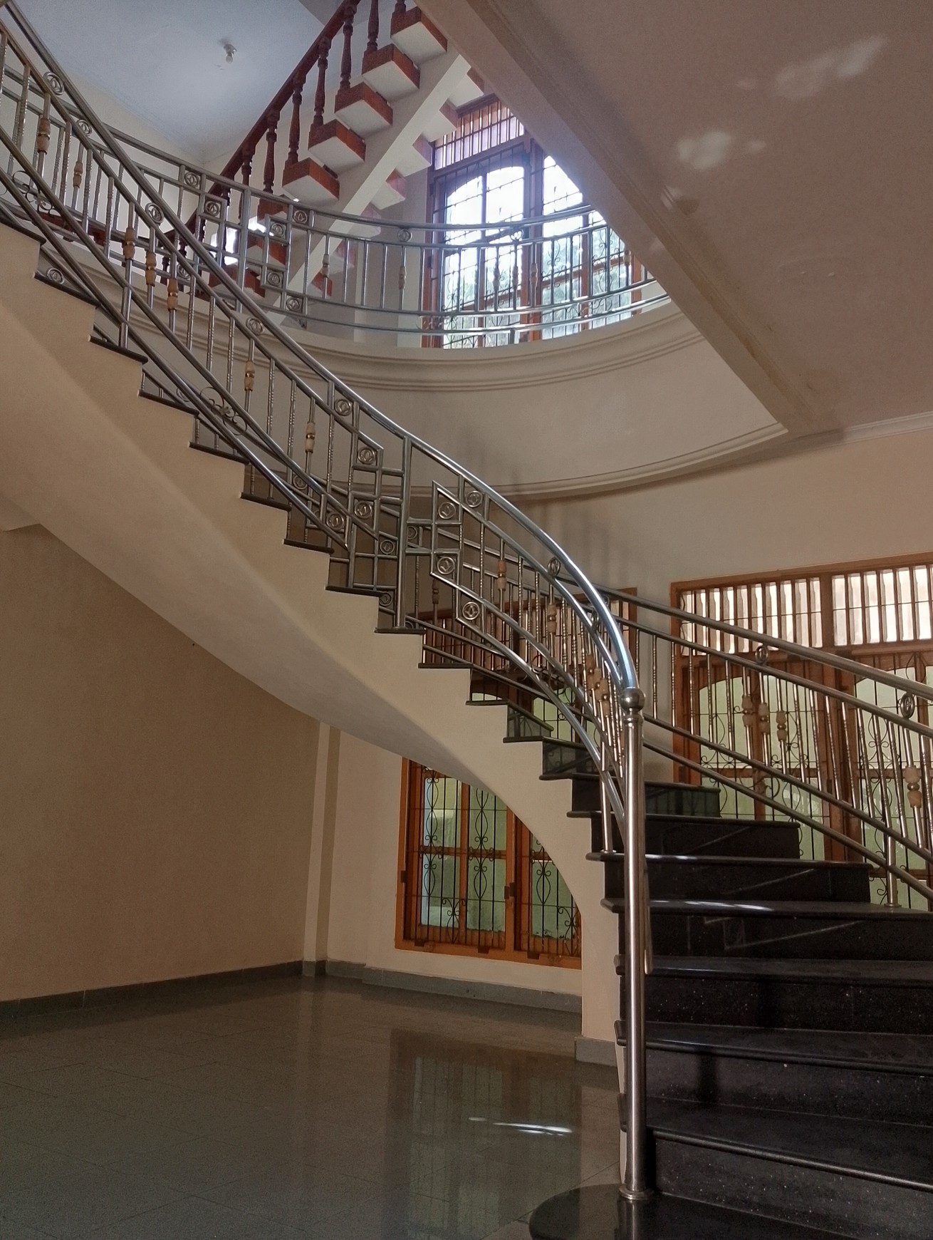 Disewakan atau Dijual Rumah Mewah di Pusat Kota Bandar Lampung