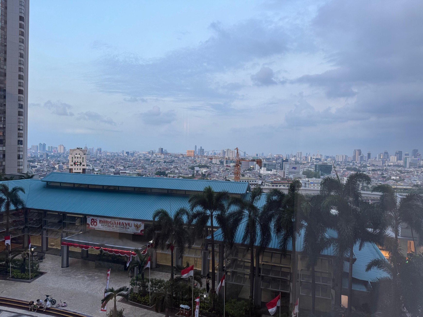 Disewakan cepat Apartemen Taman Anggrek 2BR kondisi bagus dan terawat