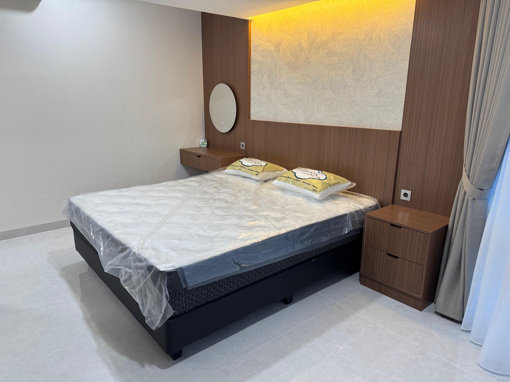 Disewakan cepat Apartemen Taman Anggrek 2BR kondisi bagus dan terawat
