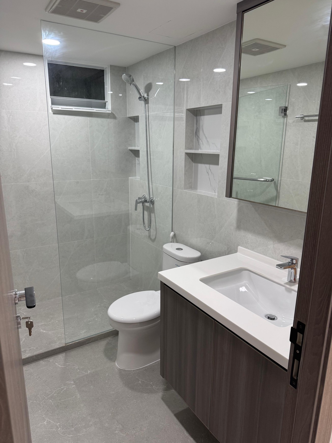Disewakan cepat Apartemen Taman Anggrek 2BR kondisi bagus dan terawat