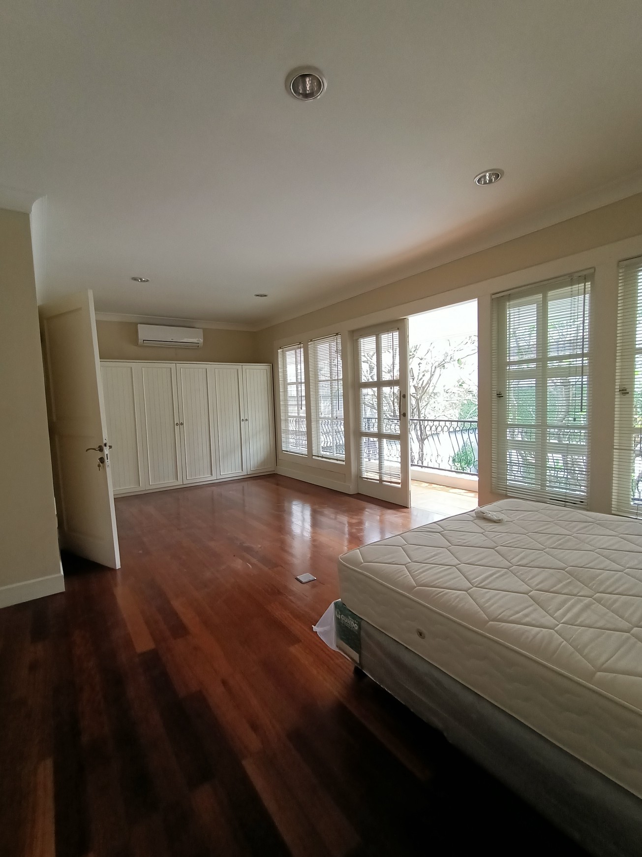 LUXURY AND ELEGANT HOUSE WITH A QUIET ENVIRONMENT @KEMANG, SOUTH JAKARTA