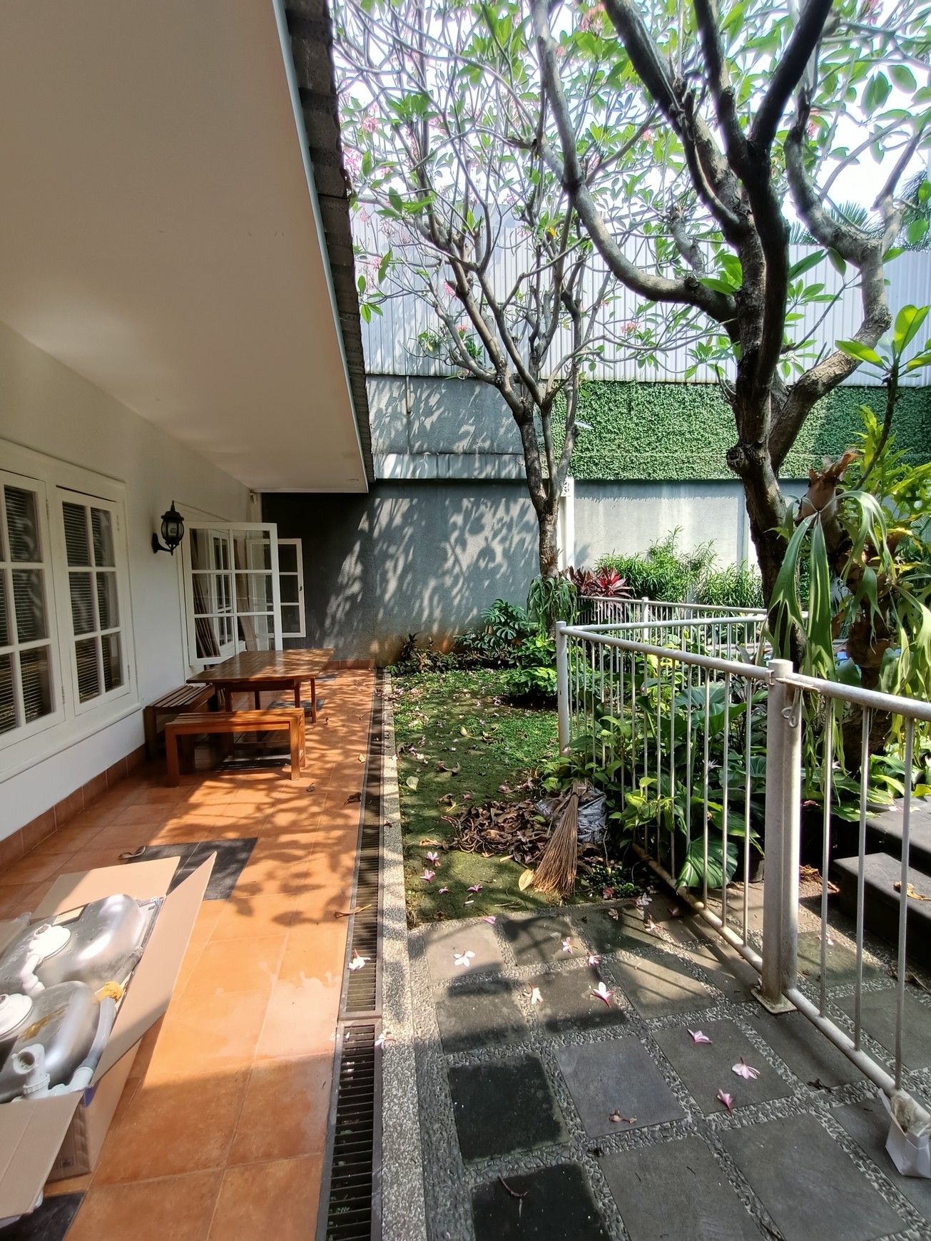 LUXURY AND ELEGANT HOUSE WITH A QUIET ENVIRONMENT @KEMANG, SOUTH JAKARTA