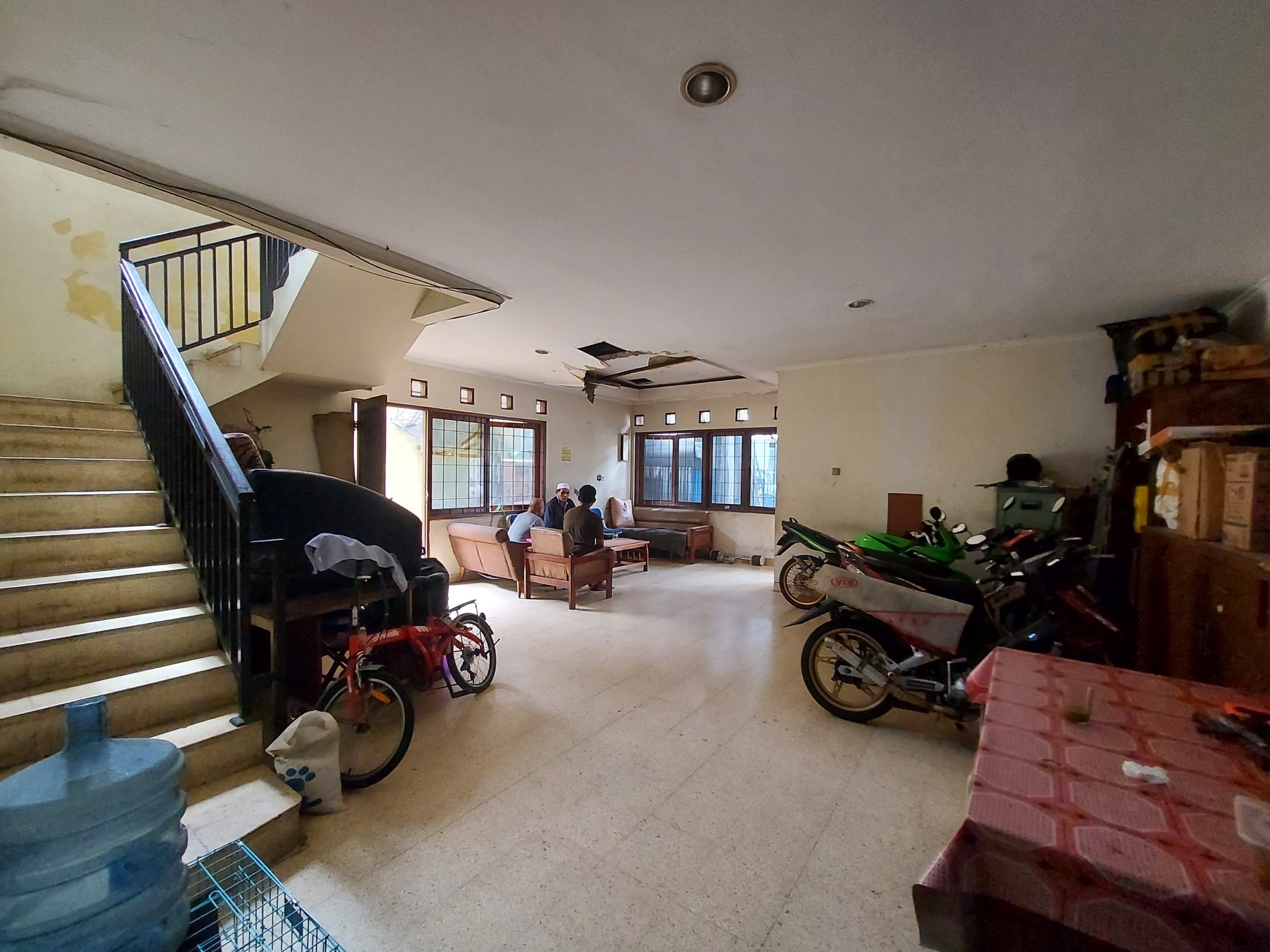 Rumah Kost Tua Jalan Besar di Narada, Tanah Tinggi, Johar Baru