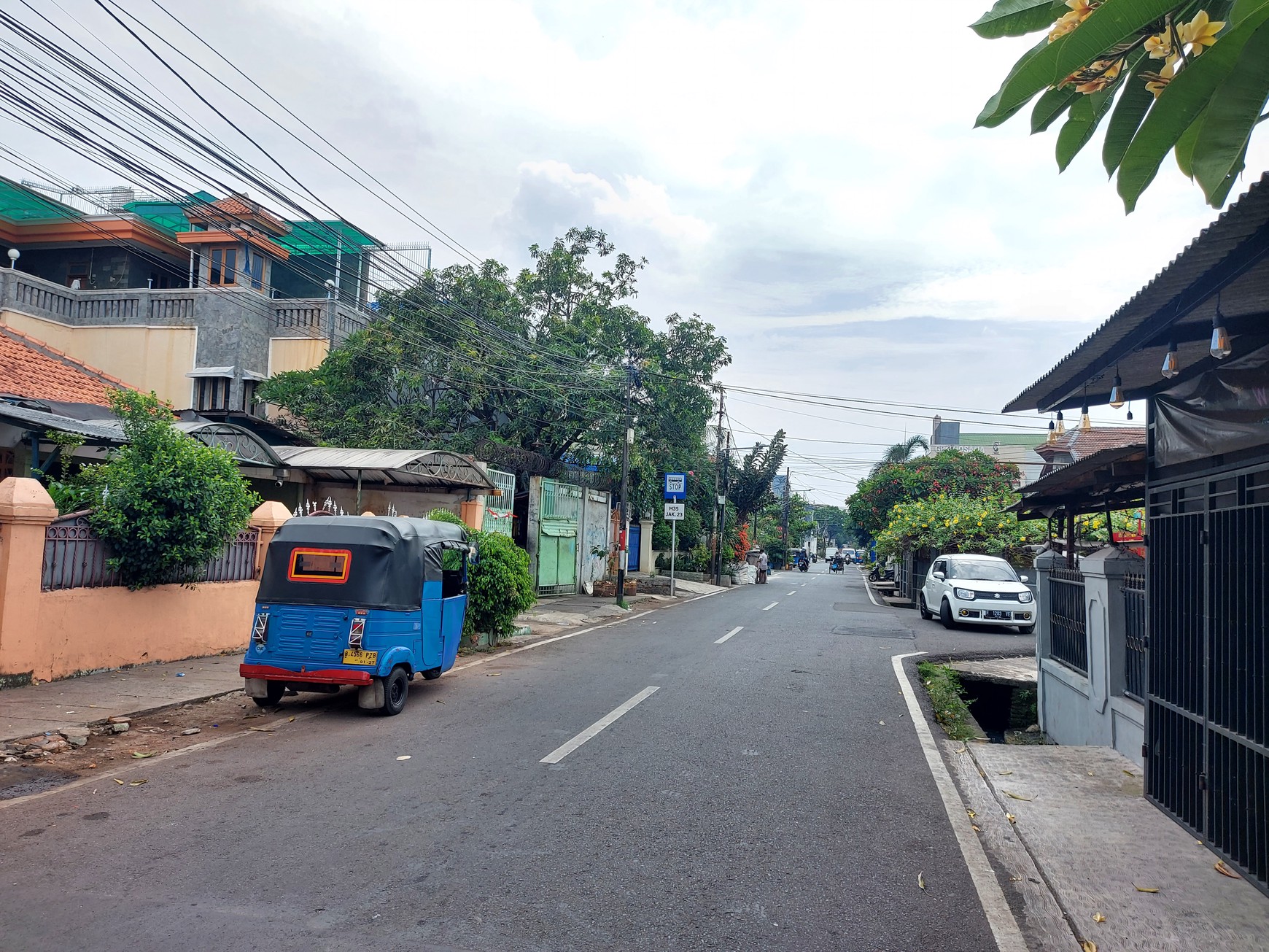 Rumah Kost Tua Jalan Besar di Narada, Tanah Tinggi, Johar Baru