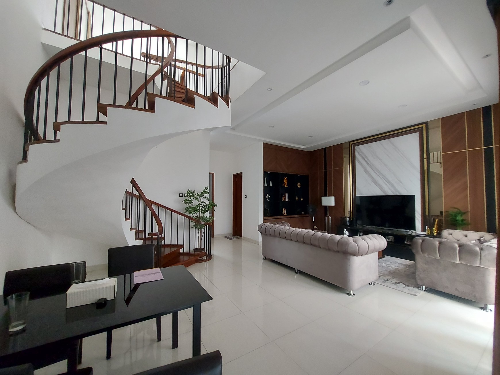 Rumah 2 lantai bagus dan siap huni di Bina Husada, Sunter Jaya