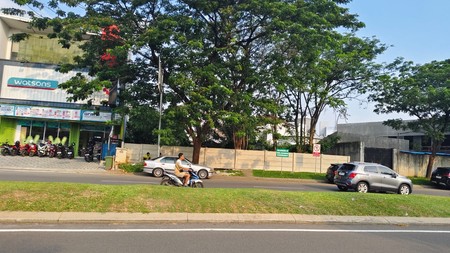 Tanah Komersial Hoek di bunderan Mall Living World