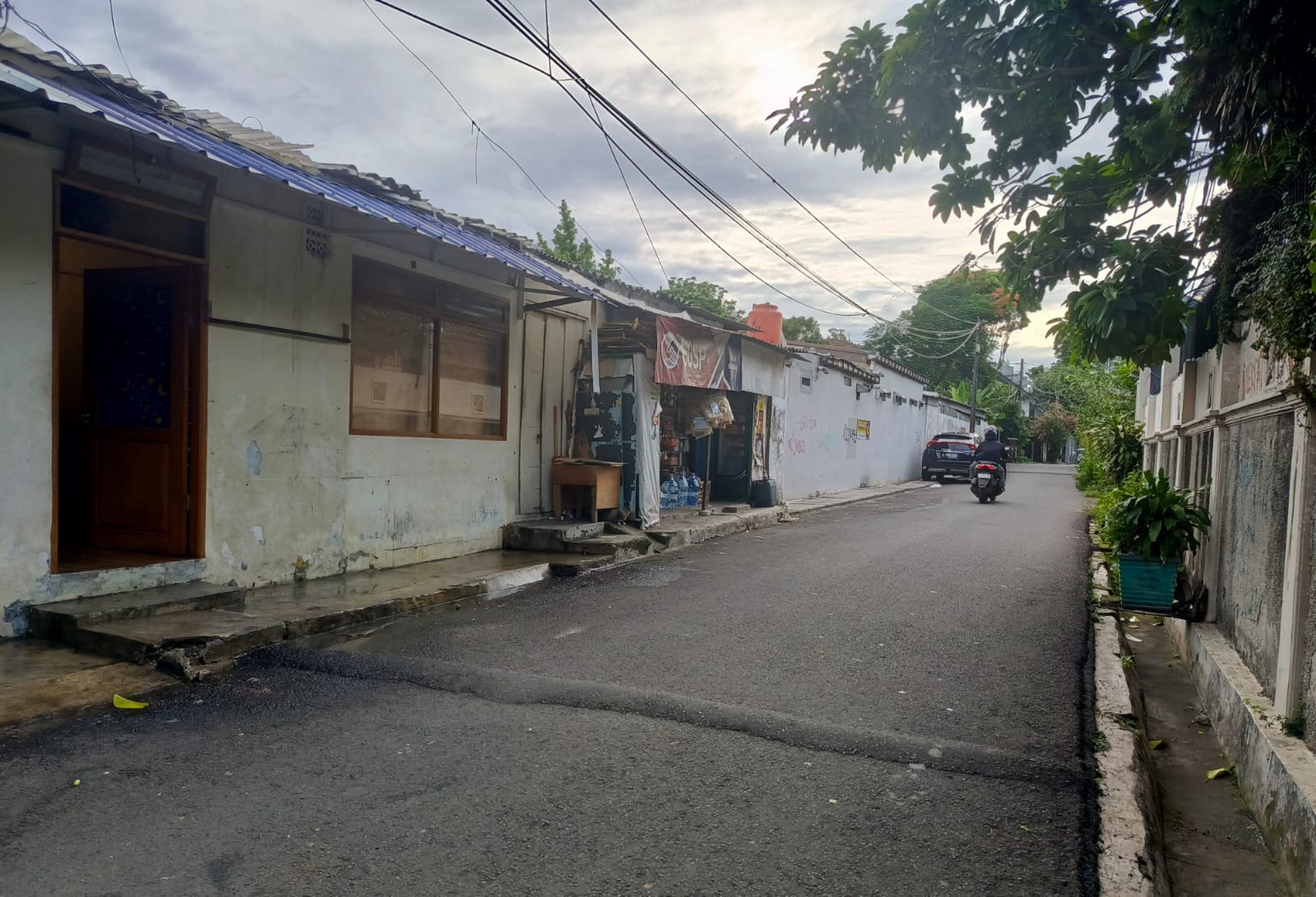 Ruang Usaha/ Kios di Menteng Dalam Tebet Jaksel