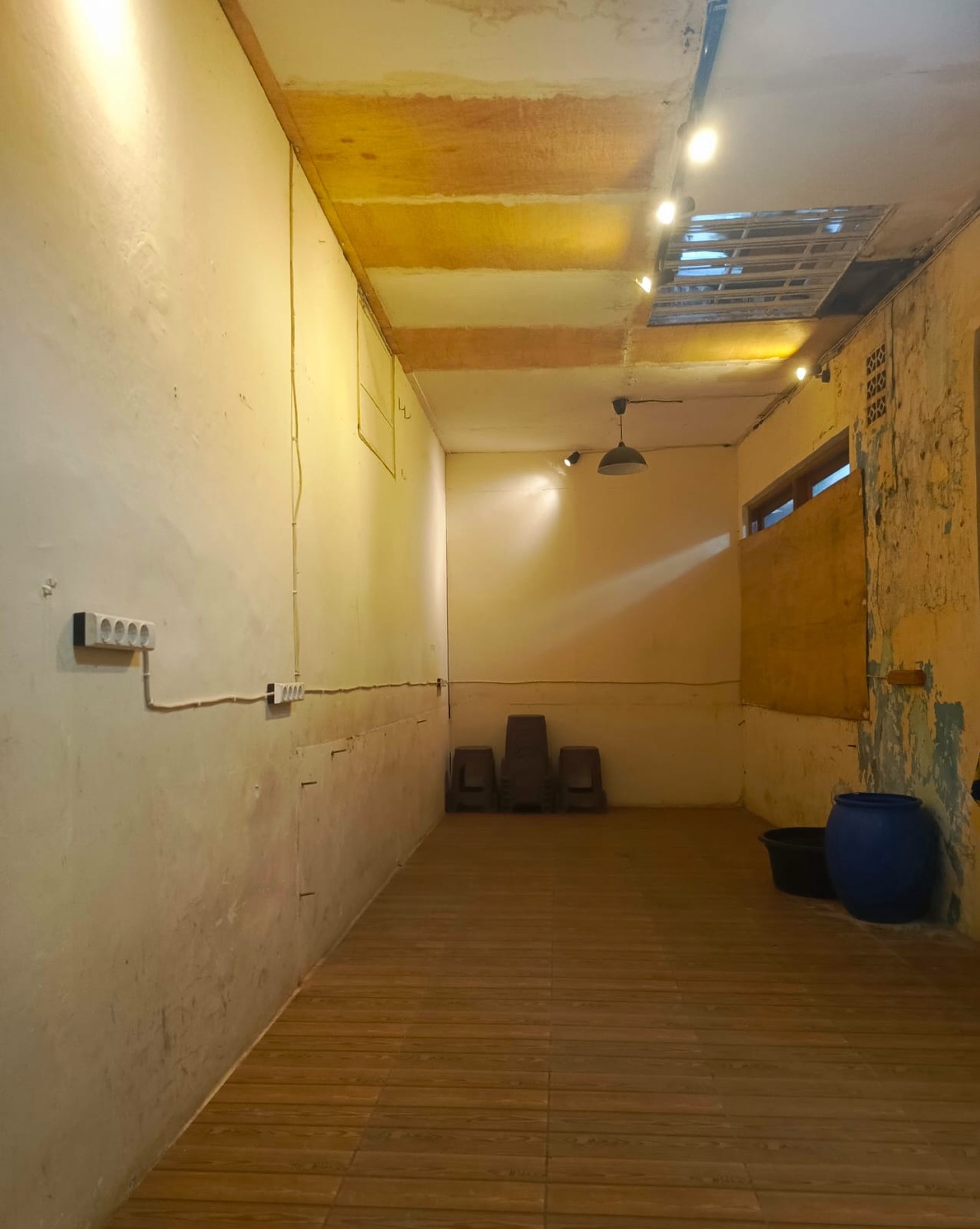 Ruang Usaha/ Kios di Menteng Dalam Tebet Jaksel