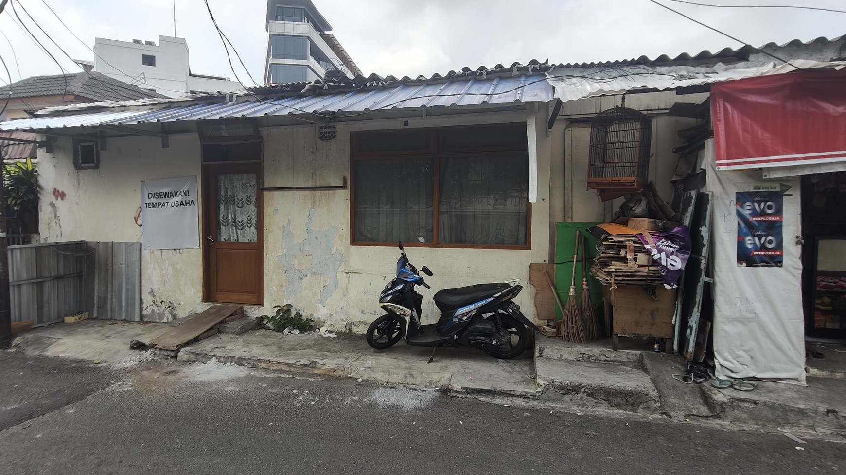 Ruang Usaha/ Kios di Menteng Dalam Tebet Jaksel