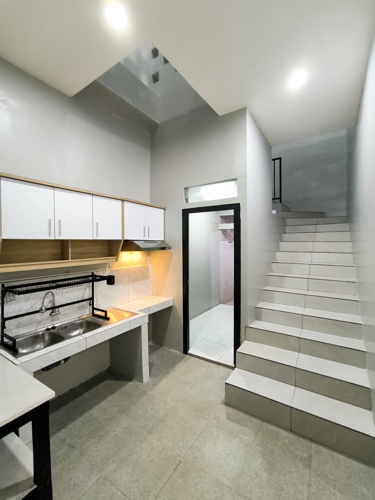Kos Kosan 15 Pintu di Pinggir Jalan Lokasi Strategis @Pondok Pinang, Jakarta Selatan