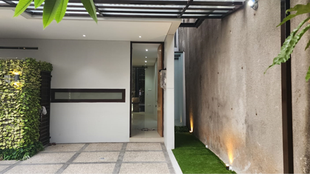 Rumah Cantik di Ciputat Timur dengan 3+1 Kamar Tidur dan 3+1 kamar Mandi + Terdapat Kitchen Set di dalamnya 