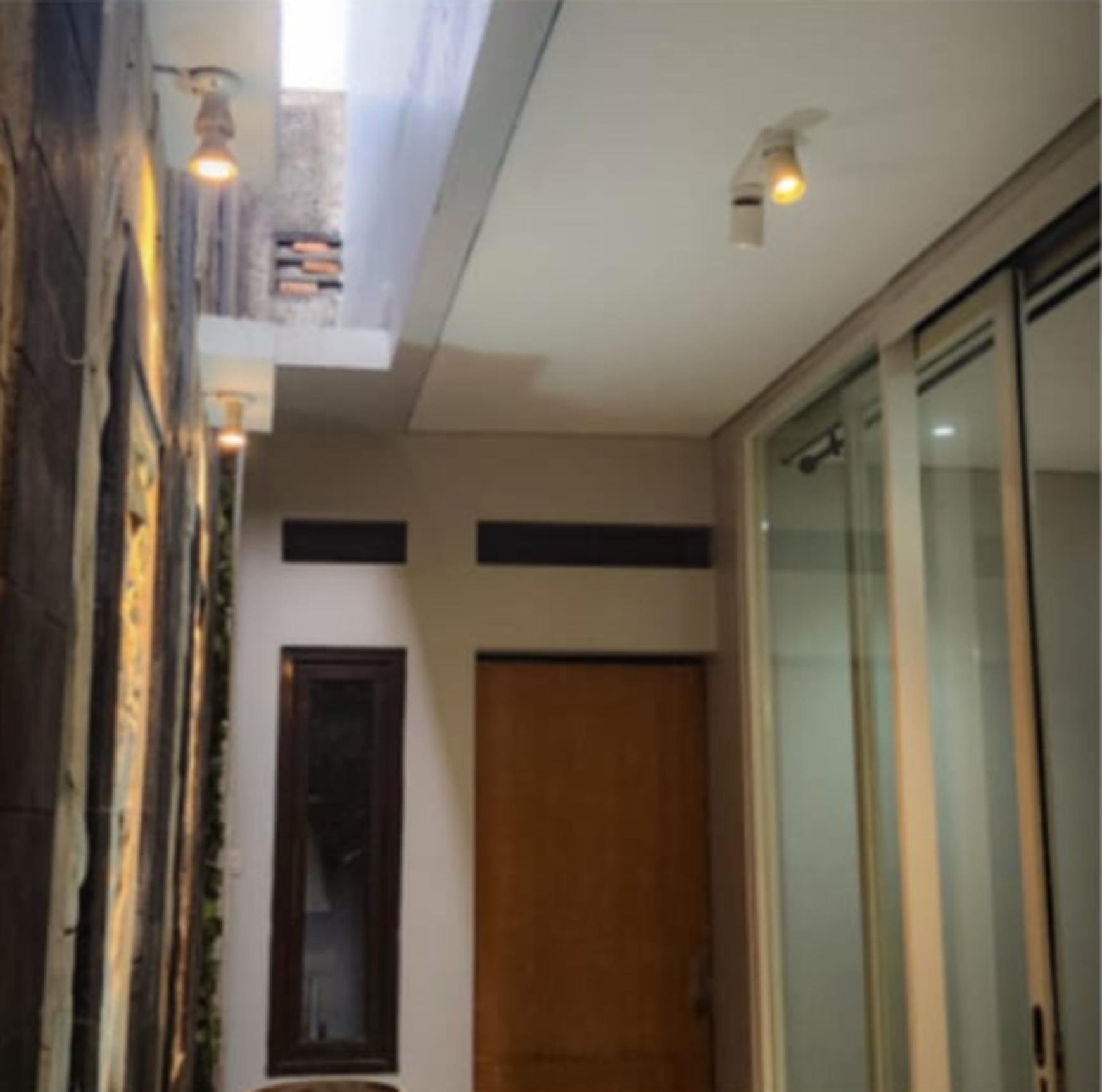 Rumah Cantik di Ciputat Timur dengan 3+1 Kamar Tidur dan 3+1 kamar Mandi + Terdapat Kitchen Set di dalamnya
