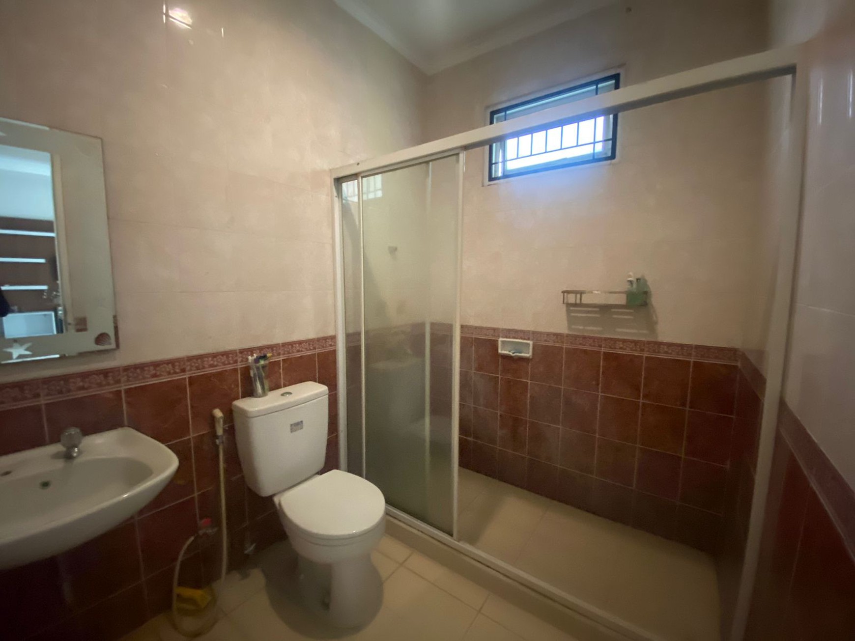 RUMAH ASRI DEPAN TAMAN DI LEGENDA WISATA CIBUBUR