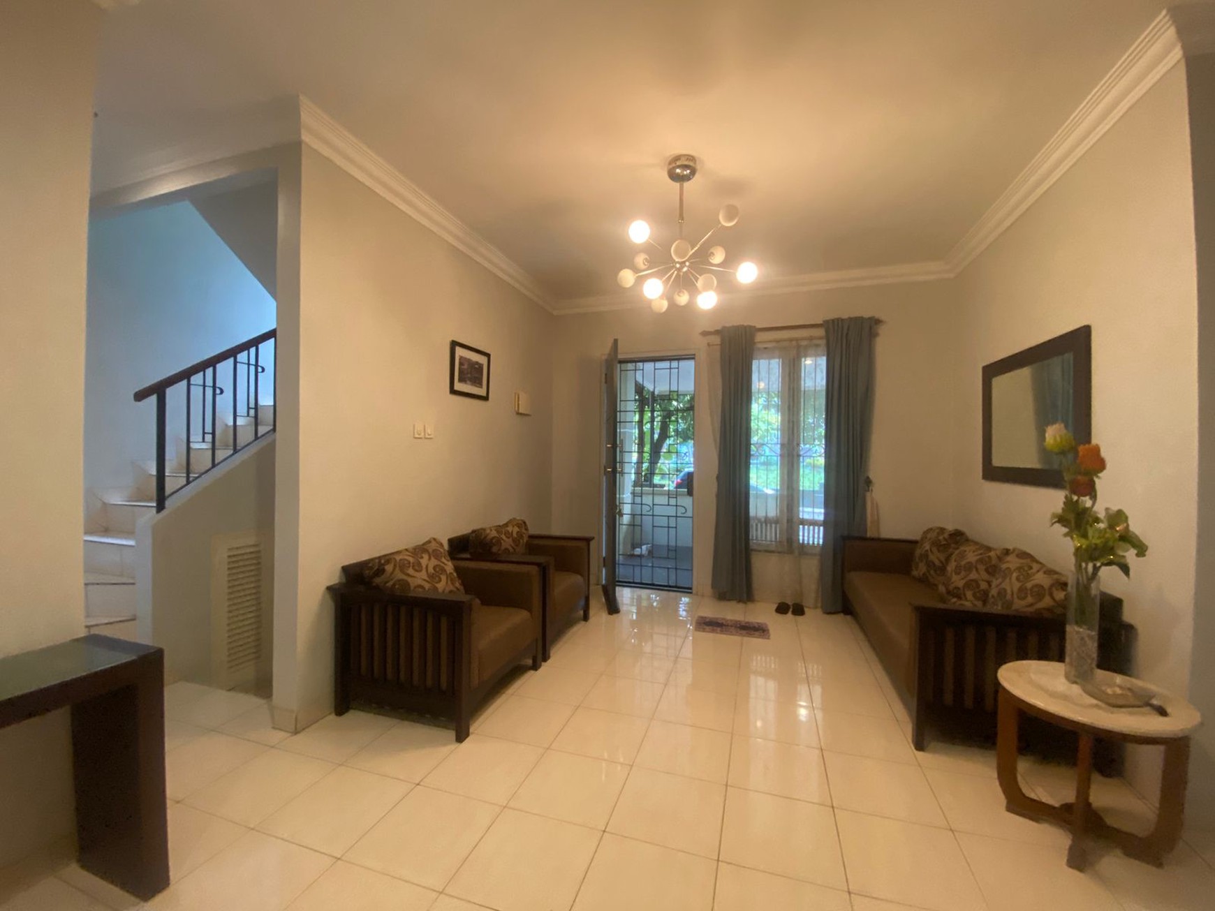 RUMAH ASRI DEPAN TAMAN DI LEGENDA WISATA CIBUBUR