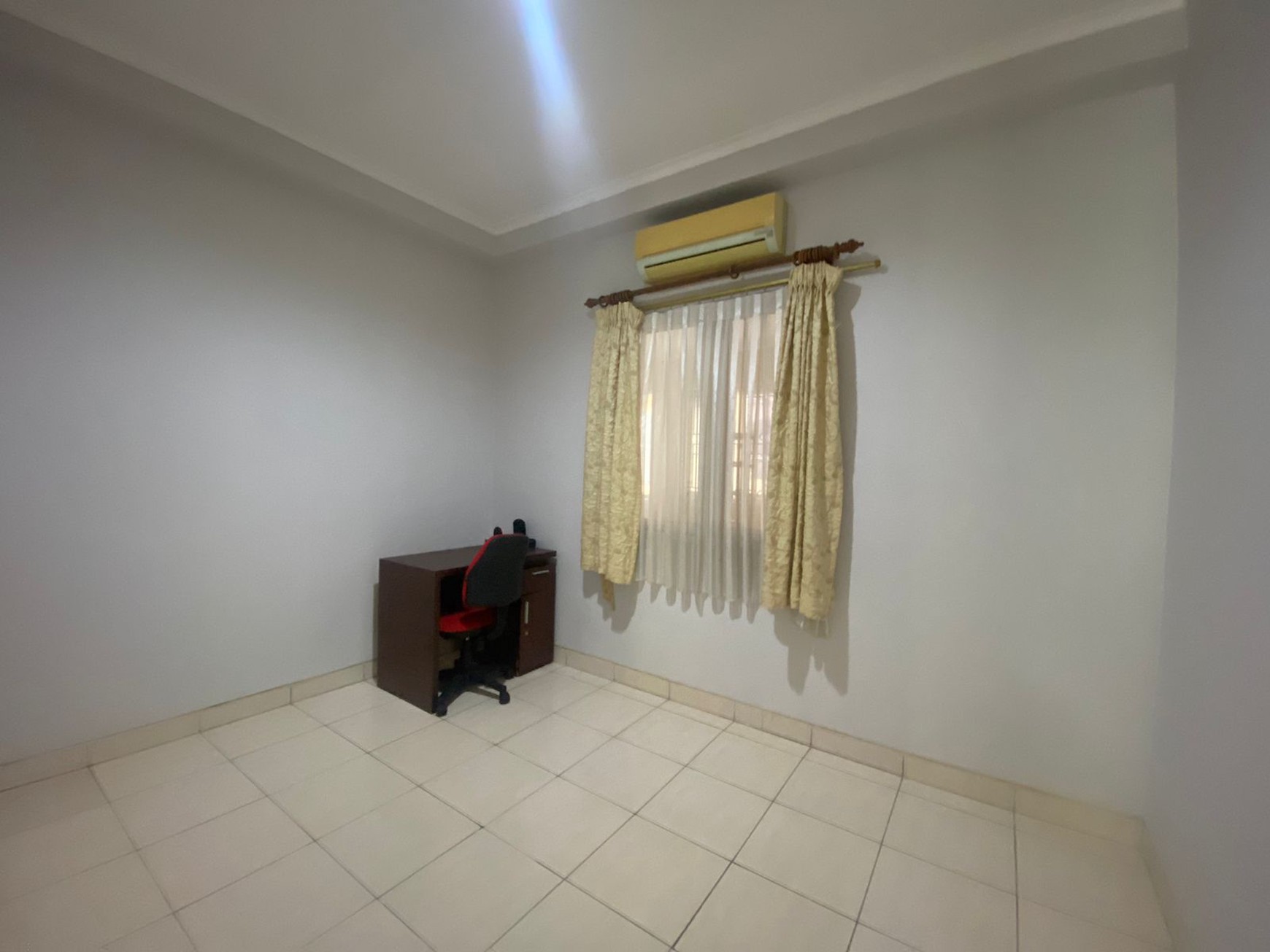 RUMAH ASRI DEPAN TAMAN DI LEGENDA WISATA CIBUBUR