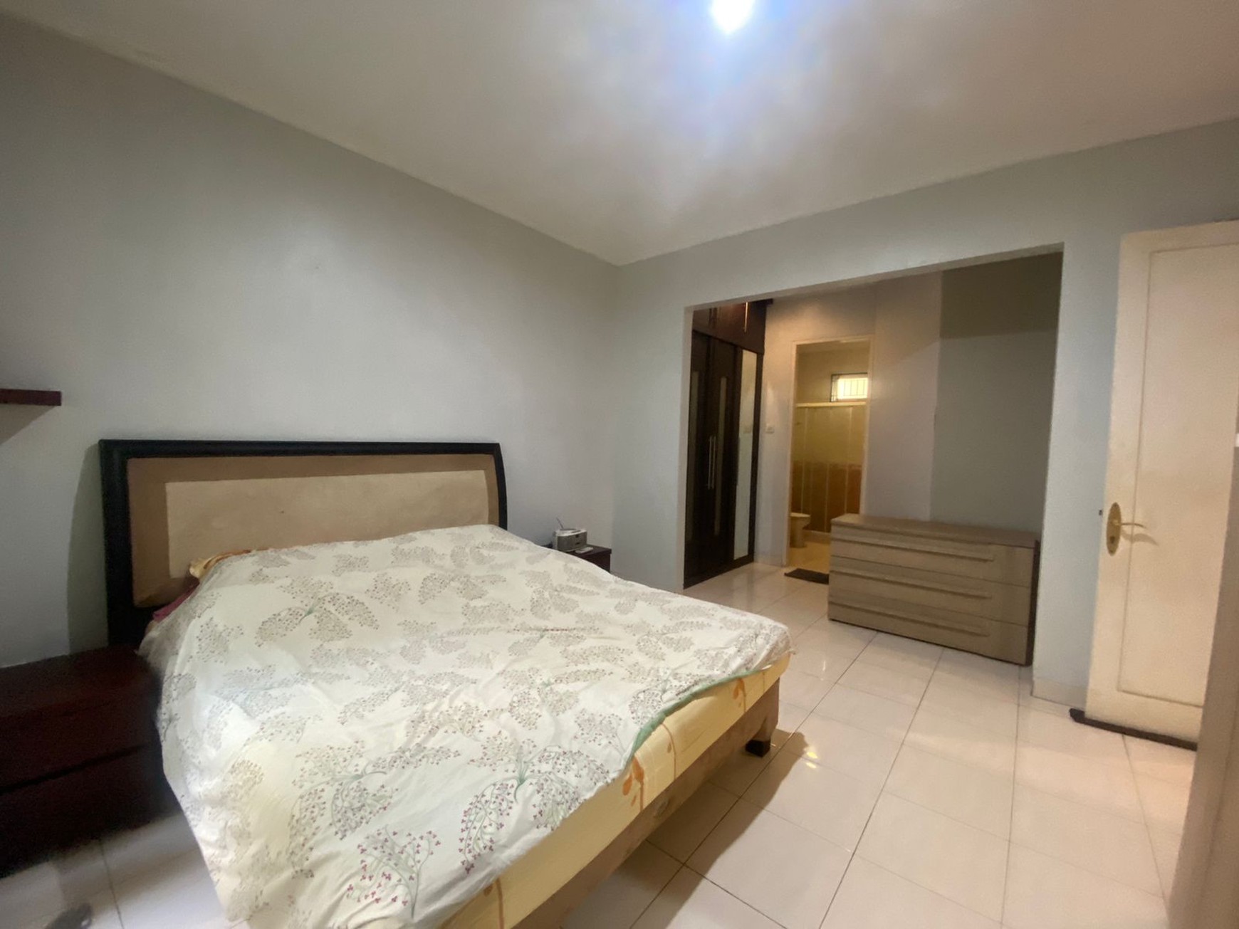 RUMAH ASRI DEPAN TAMAN DI LEGENDA WISATA CIBUBUR