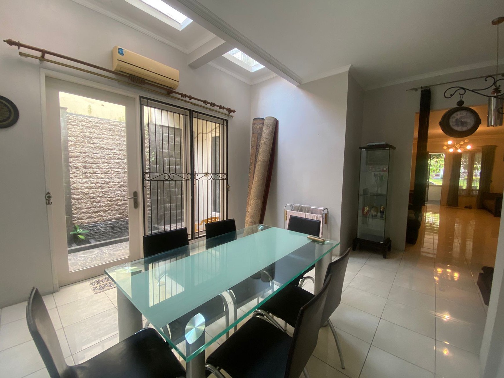 RUMAH ASRI DEPAN TAMAN DI LEGENDA WISATA CIBUBUR