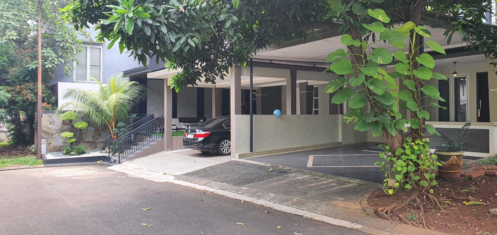 RUMAH ASRI DEPAN TAMAN DI LEGENDA WISATA CIBUBUR