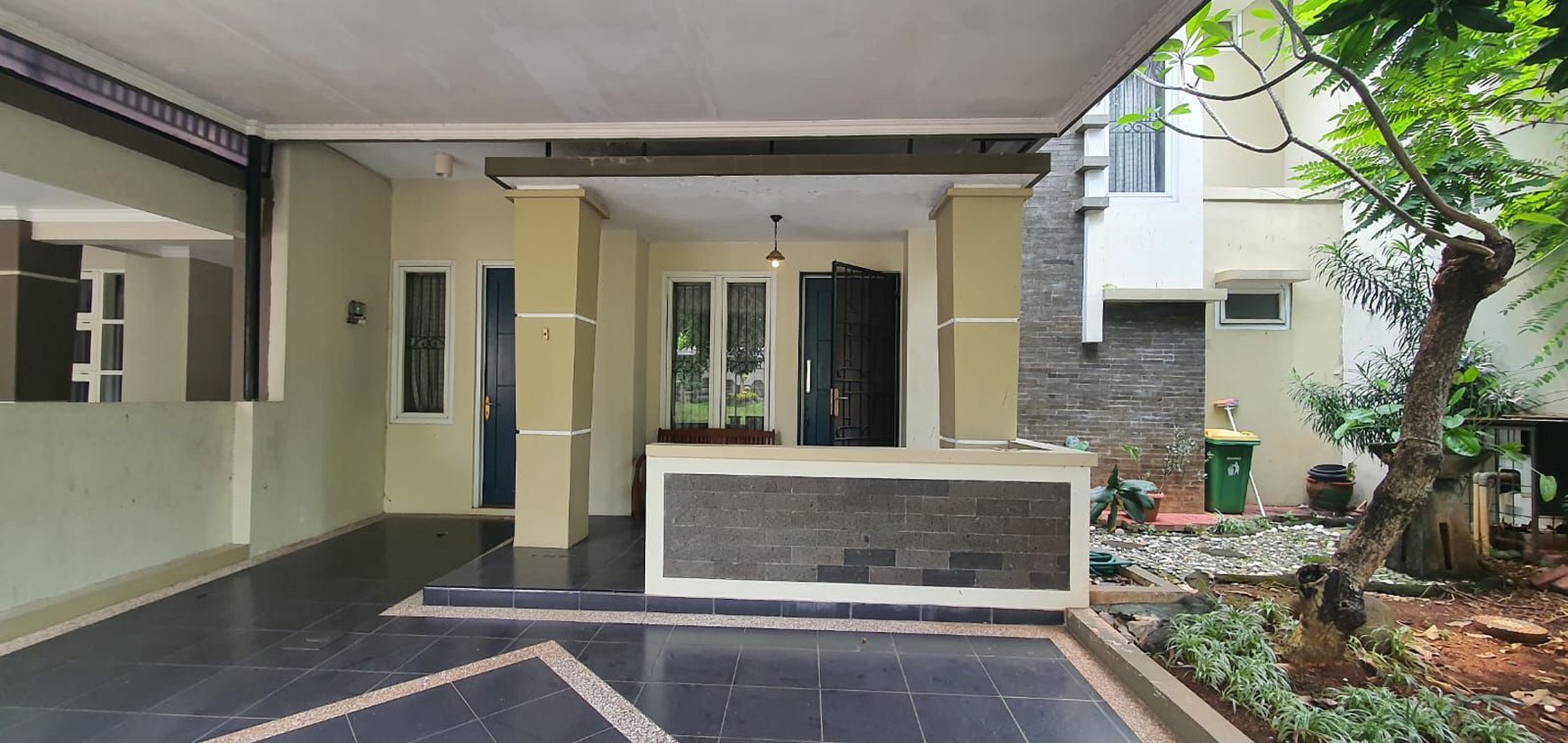 RUMAH ASRI DEPAN TAMAN DI LEGENDA WISATA CIBUBUR