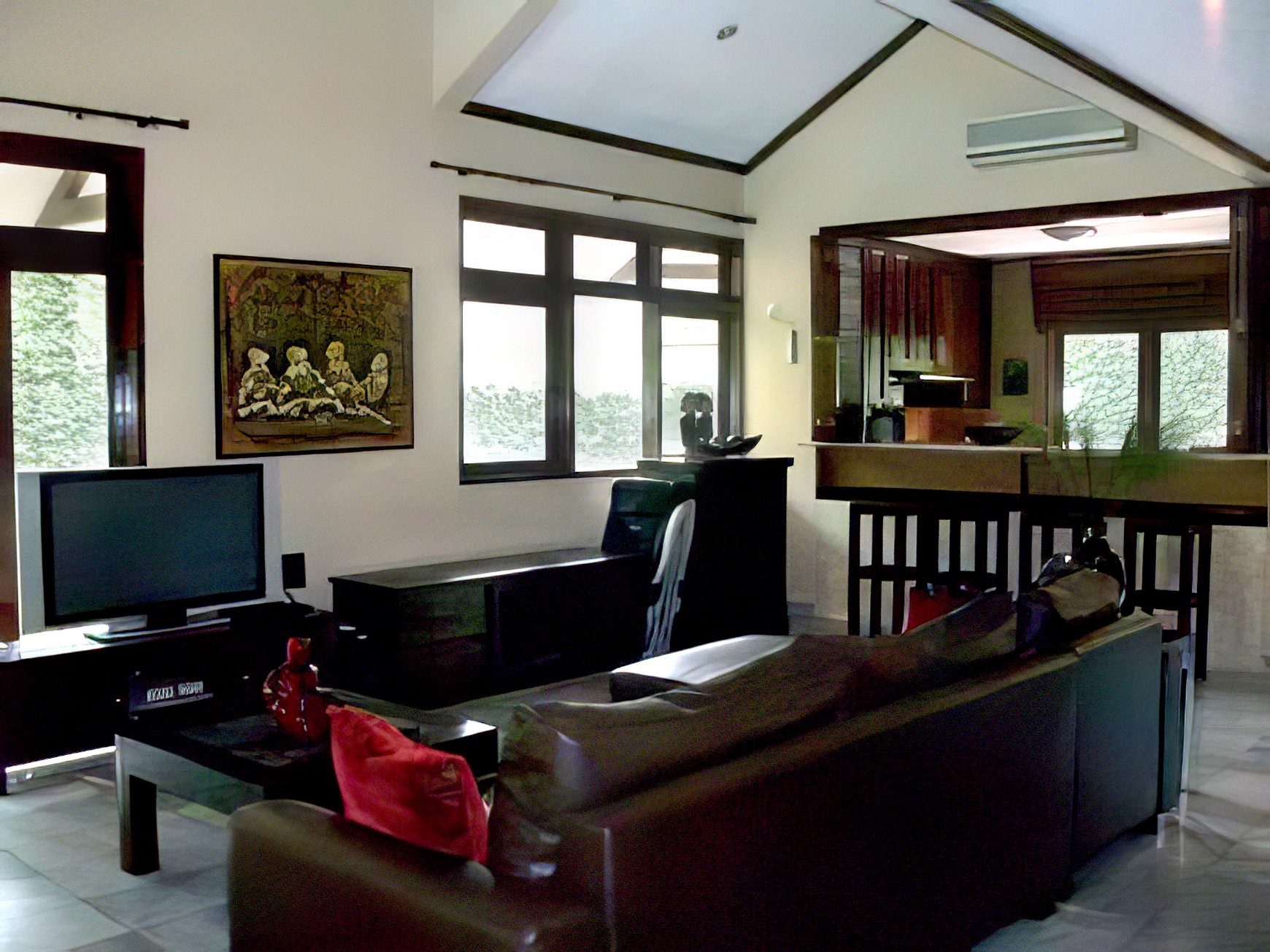 Rumah di JakSel ada 4 Kamar Tidur dan 2+1 Kamar Mandi dengan Luas 1273 m2 dan Bangunan 400 m2 SMH