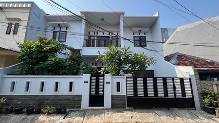 Rumah 2 Lantai di Jakarta Barat Siap Huni ada 5 Kamar Tidur dan 3 Kamar Mandi @Grogol, Jakarta Barat
