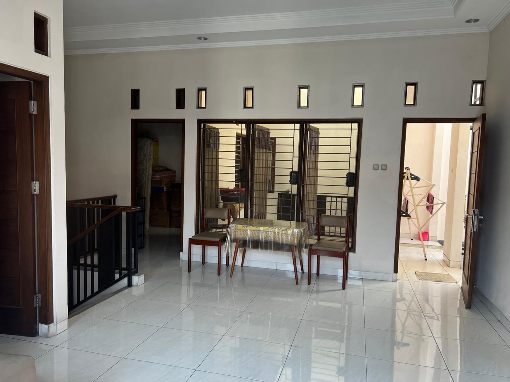 Rumah 2 Lantai di Jakarta Barat Siap Huni ada 5 Kamar Tidur dan 3 Kamar Mandi @Grogol, Jakarta Barat