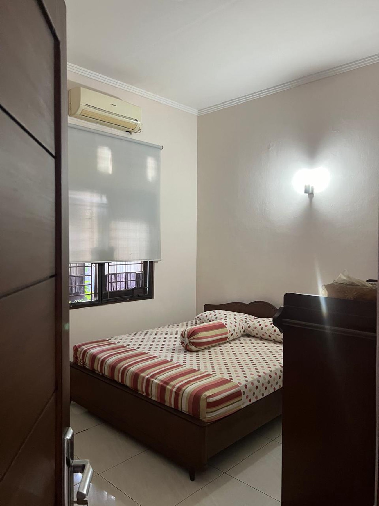 Rumah 2 Lantai di Jakarta Barat Siap Huni ada 5 Kamar Tidur dan 3 Kamar Mandi @Grogol, Jakarta Barat